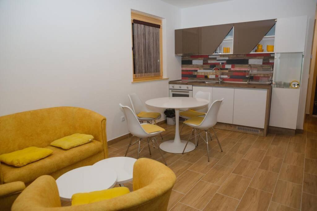 Tennis Club 2 Apartment