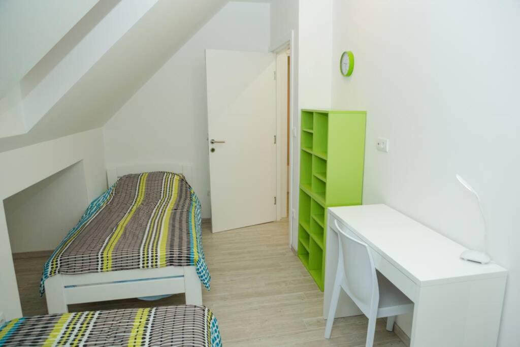 Tennis Club 2 Apartment